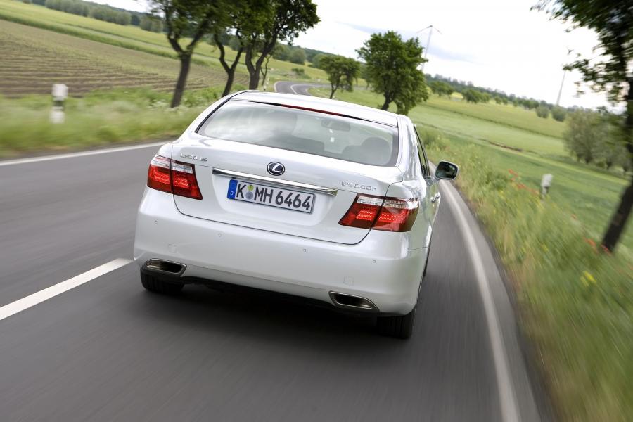 Lexus LS600h L 2007 года  (фото 91 из 224)